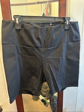 Women's Black Shape WearShorts